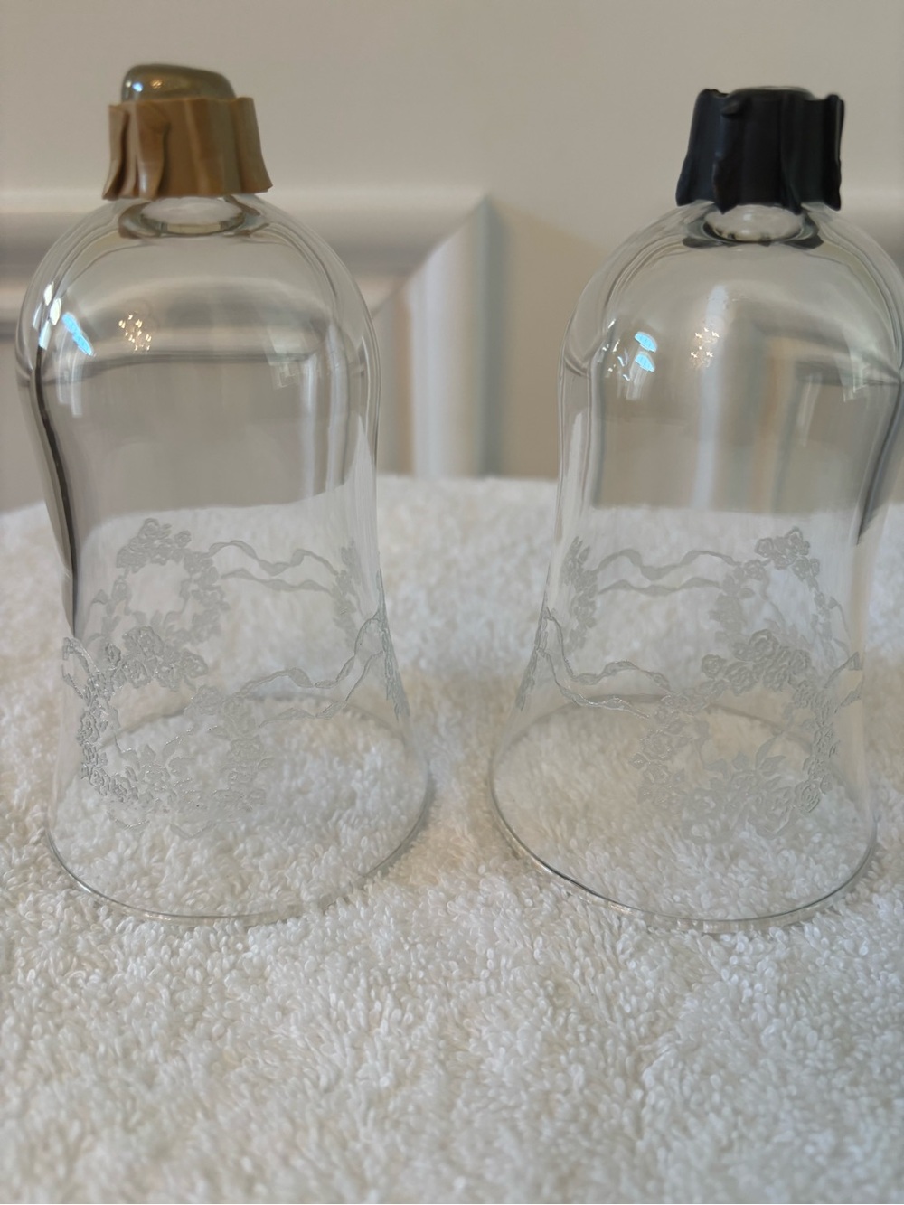 Homco (Home Interior) Heart and Ribbons Etched Clear Peg Votive Cups (Pair)